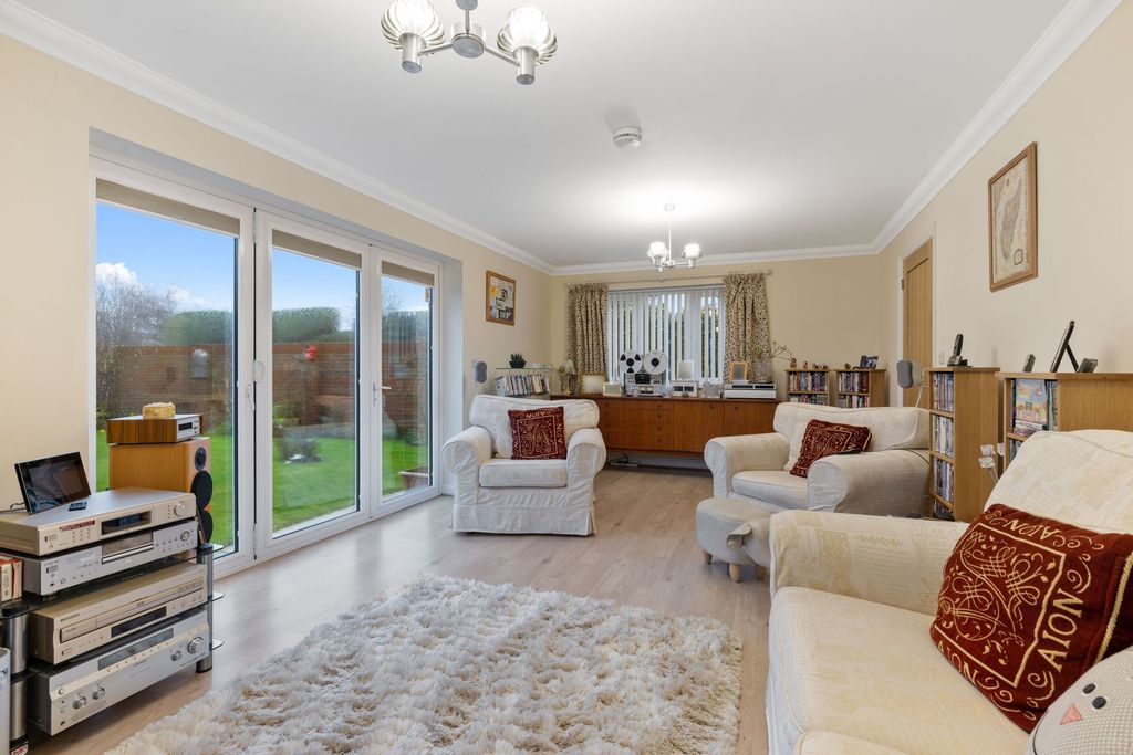 Property photo 2 of 20 Living Room