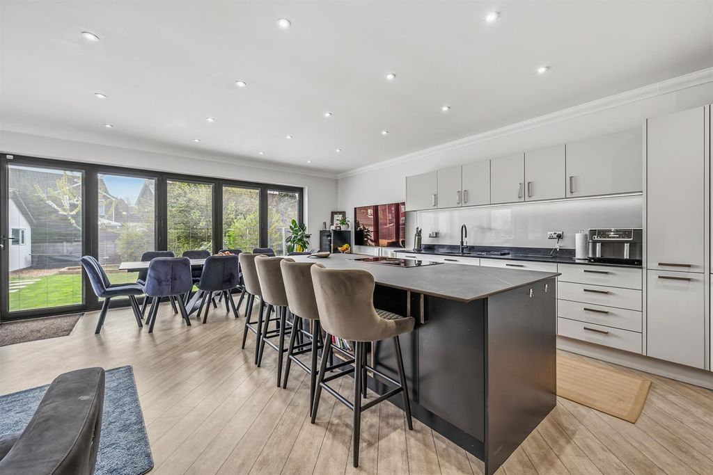 Property photo 2 of 24