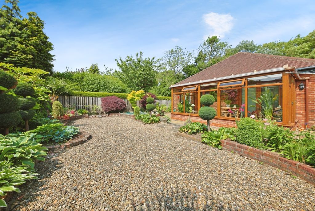 Property photo 1 of 18 4033640