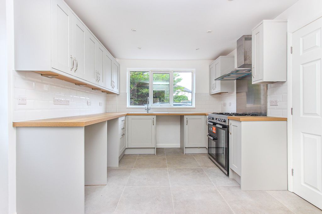 Property photo 3 of 13 Kitchen