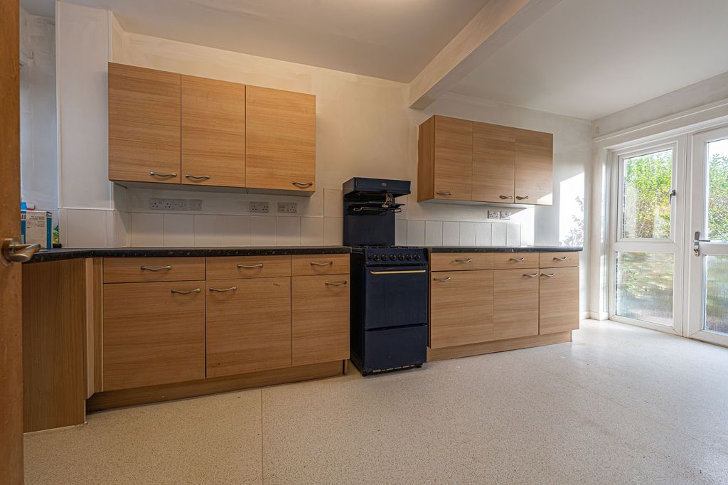 Property photo 2 of 25