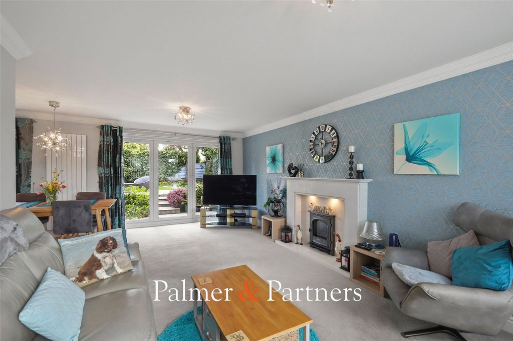 Property photo 3 of 27 Picture No. 12