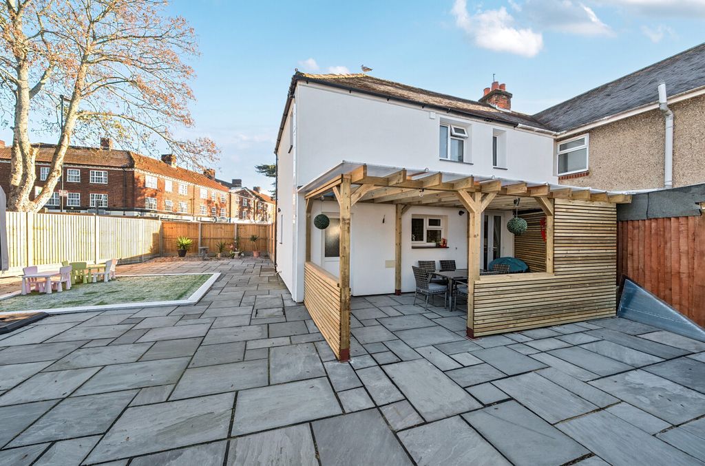 Property photo 2 of 9 1384177-12-692065...