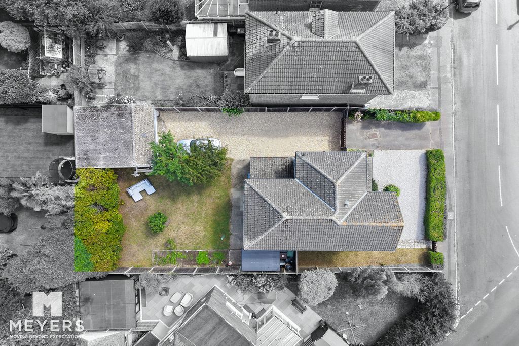 Property photo 2 of 36