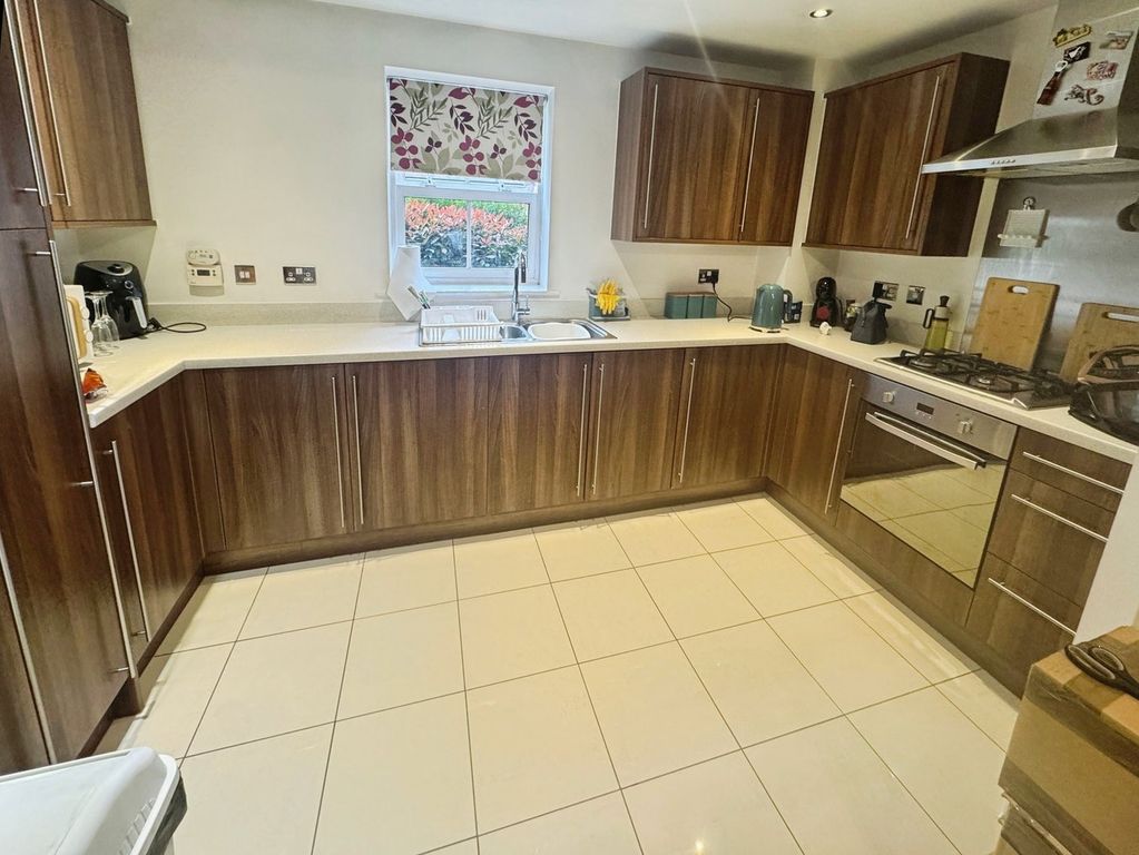 Property photo 2 of 10 Kitchen