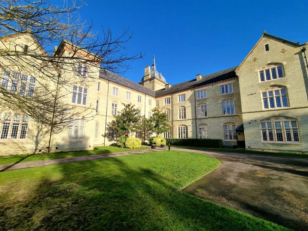 Property photo 1 of 15 Outside Aspect