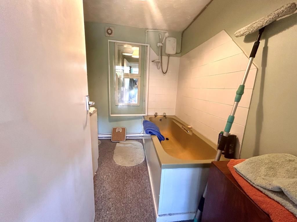 Property photo 2 of 7 Bathroom