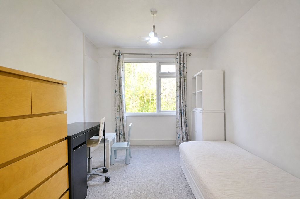Property photo 2 of 9 Picture No. 12