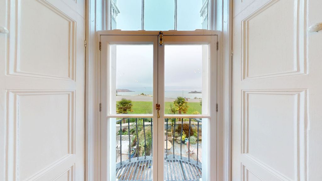 Property photo 3 of 21