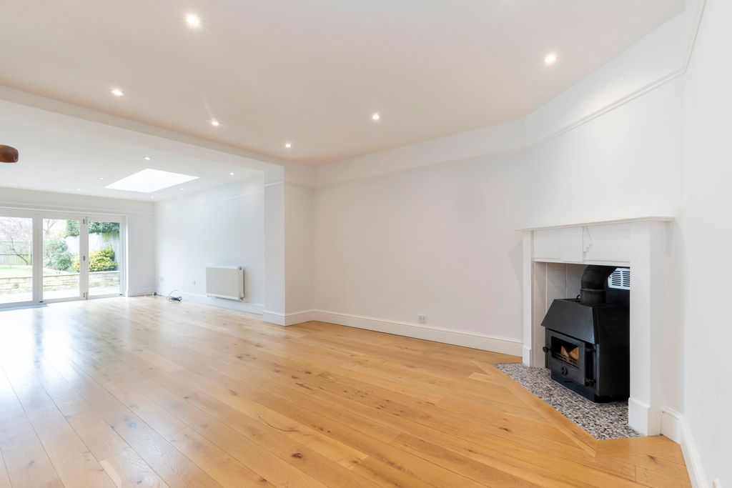 Additional image 13 of 4 bed semi-detached house to rentSandy Lane, Cheltenham GL53