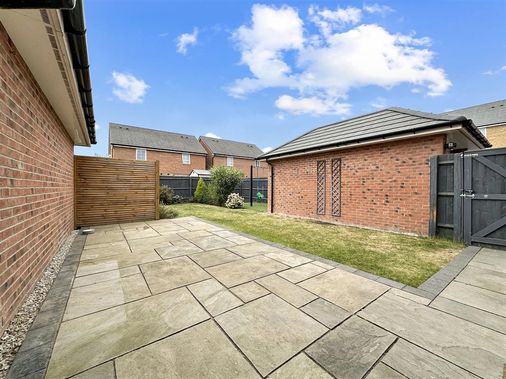 Property photo 3 of 23 Well-Appointed Rear Garden  738