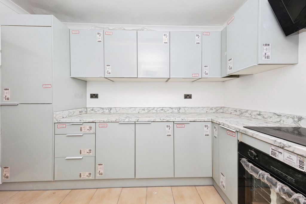 Property photo 3 of 21 Pbox-Img.Jpg