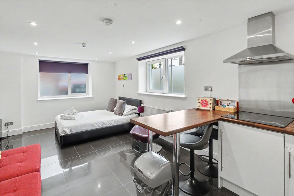 Property photo 3 of 6 3 - Picture No. 02