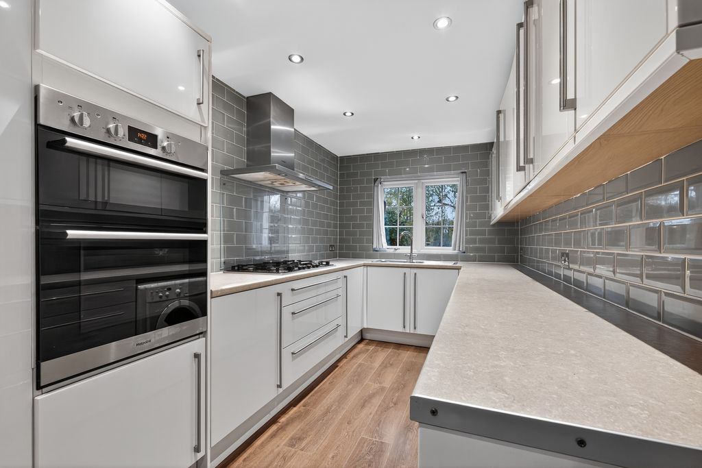 Property photo 3 of 27