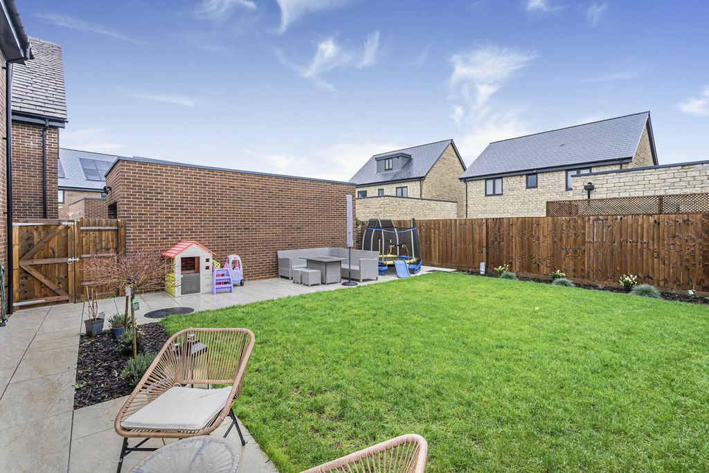 Property photo 2 of 31