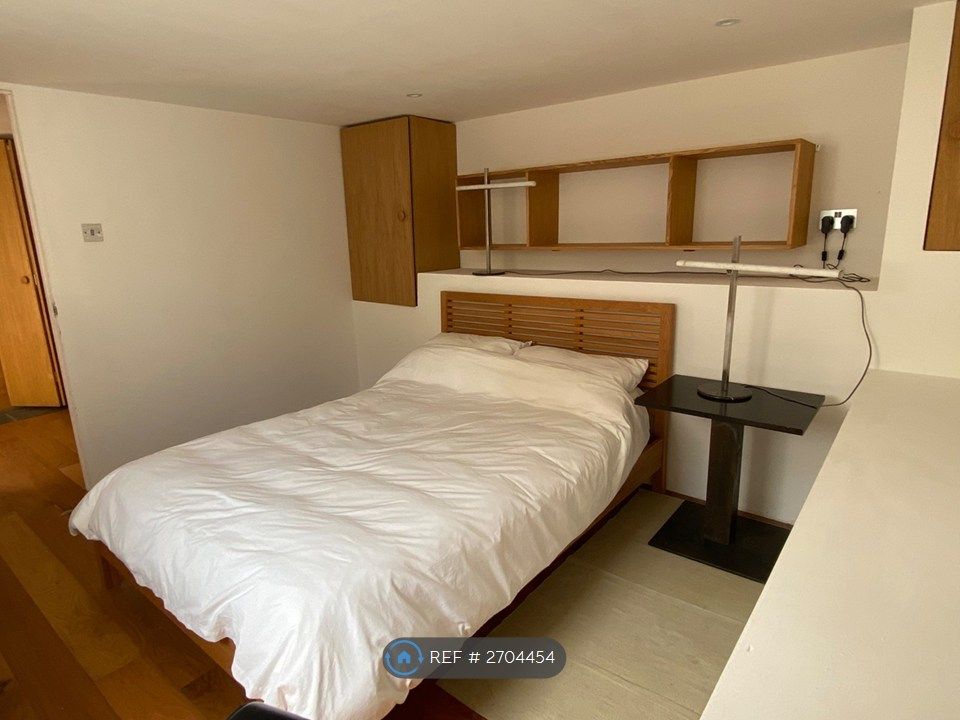 Property photo 1 of 10 Bedroom