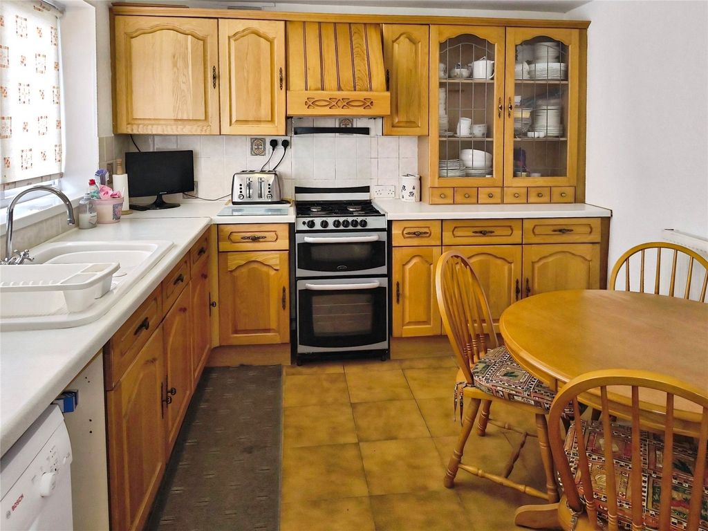 Property photo 3 of 16 Kitchen