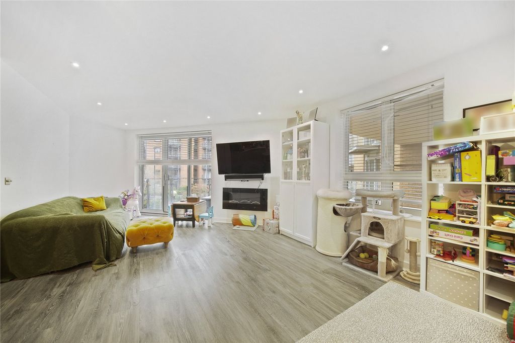 Property photo 1 of 19 Picture No. 03