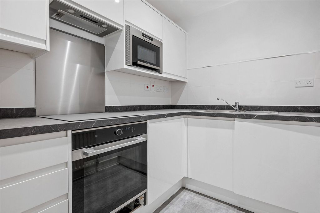 Property photo 2 of 10 Kitchen