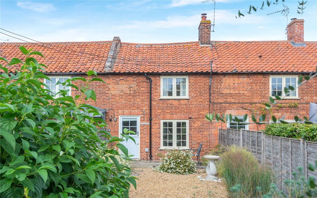 Property photo 1 of 12 Goldfinch Cottage