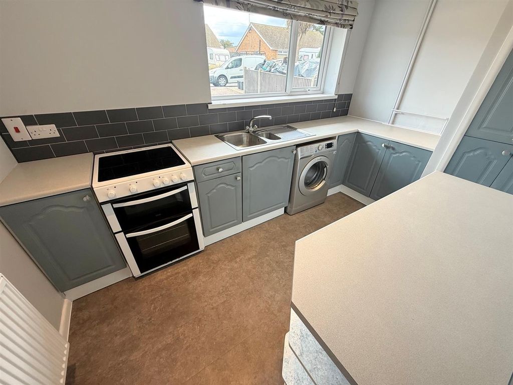 Property photo 3 of 15 Kitchen