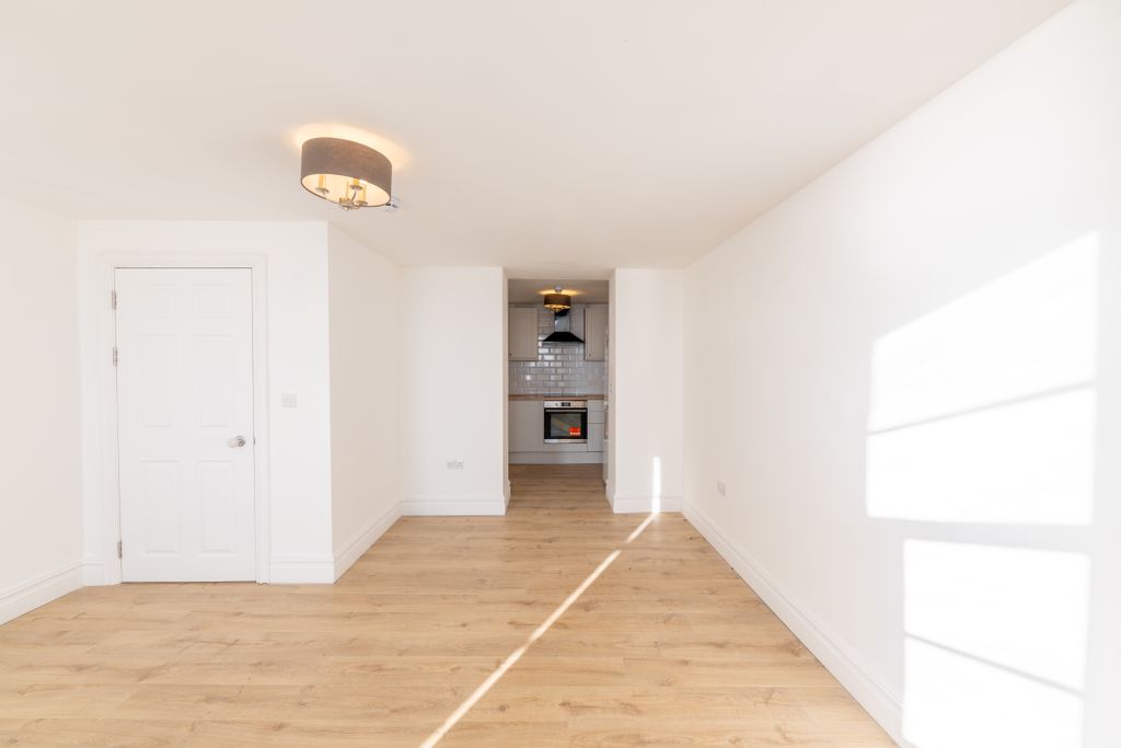 Property photo 3 of 14 Flat 2 13-14-9