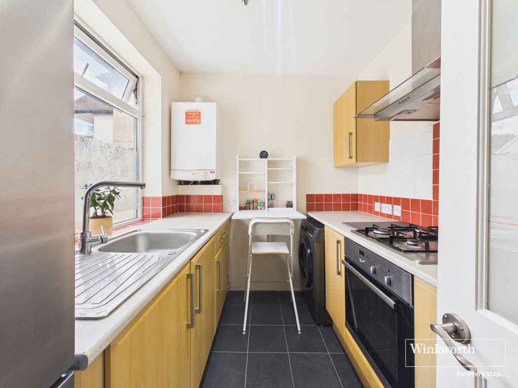 Property photo 3 of 6 Kitchen