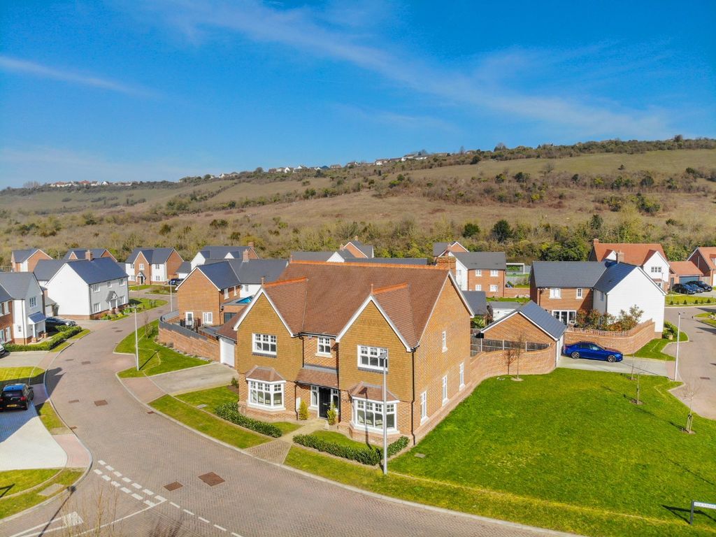Property photo 2 of 30 3981947