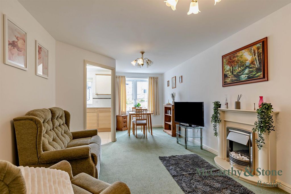 Property photo 2 of 27 8701185-Interior12-800.Jpg