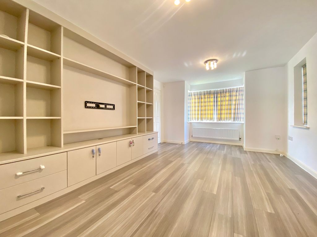 Property photo 3 of 16 Living Room