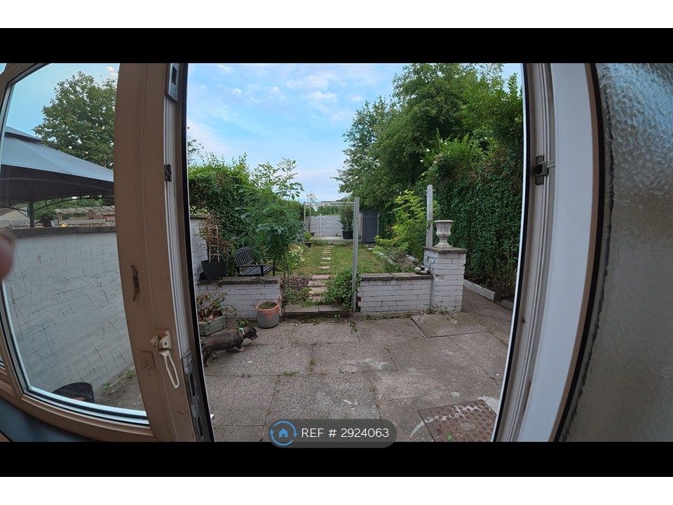 Property photo 2 of 35