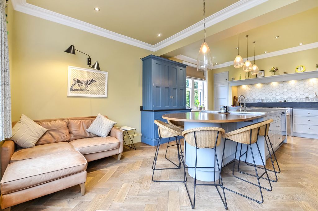 Property photo 2 of 27 Image