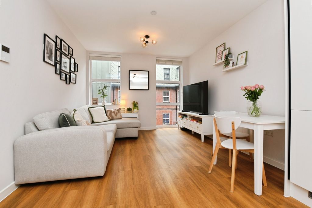 Property photo 2 of 17 Internal