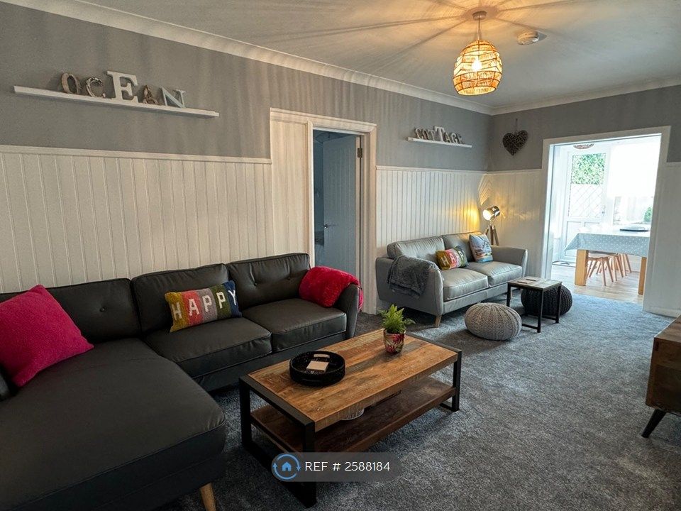 Property photo 3 of 28 Living Room