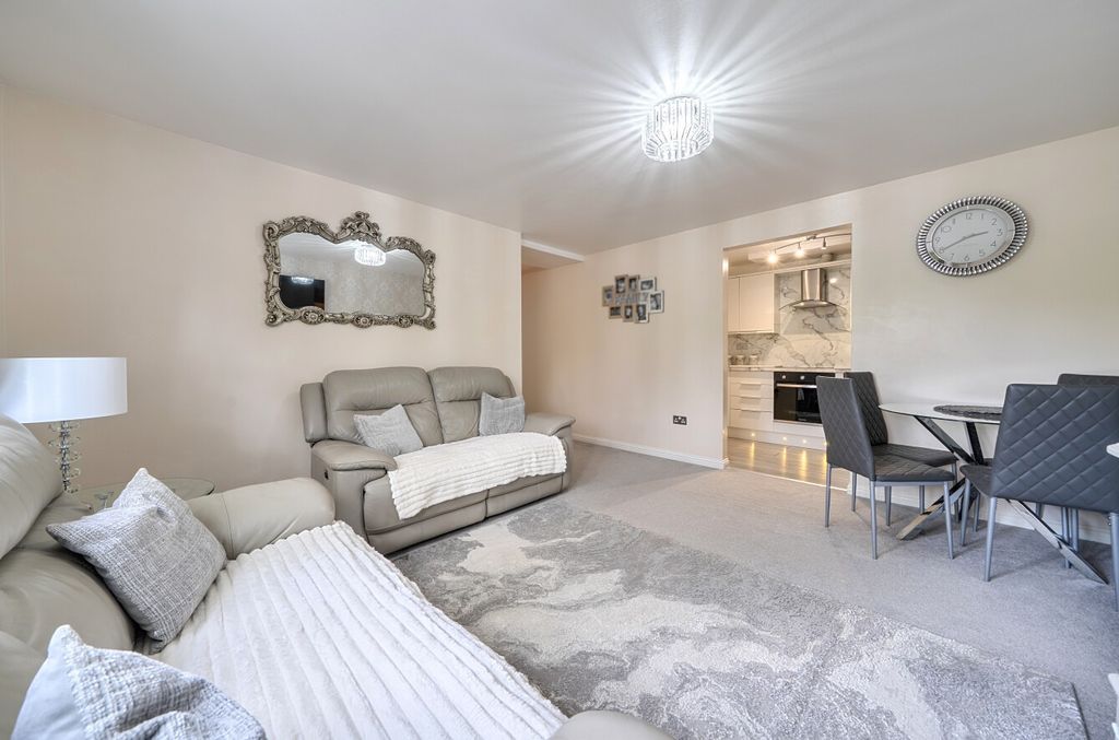 Property photo 3 of 12 5018687