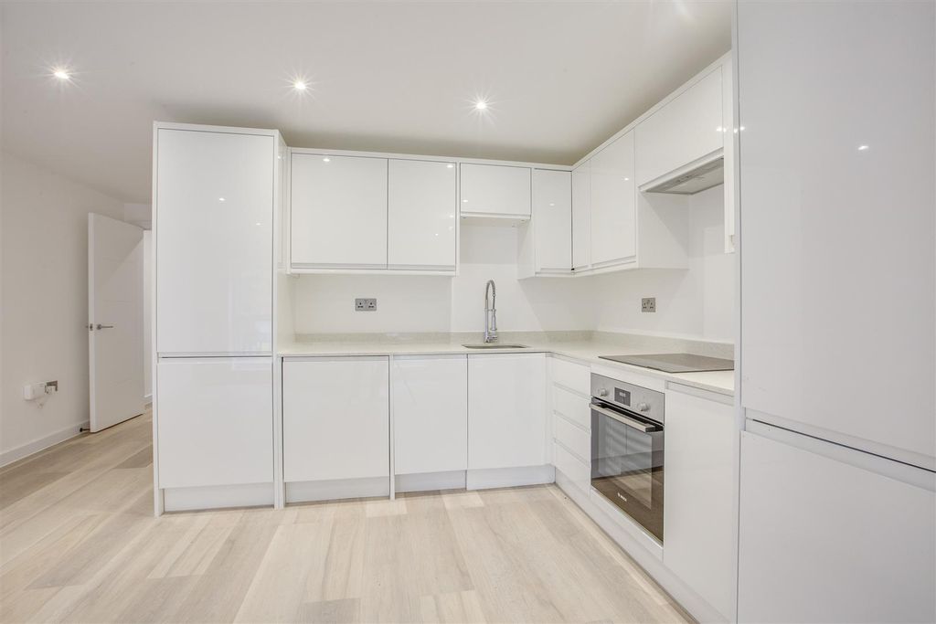 Property photo 2 of 6 Kitchen