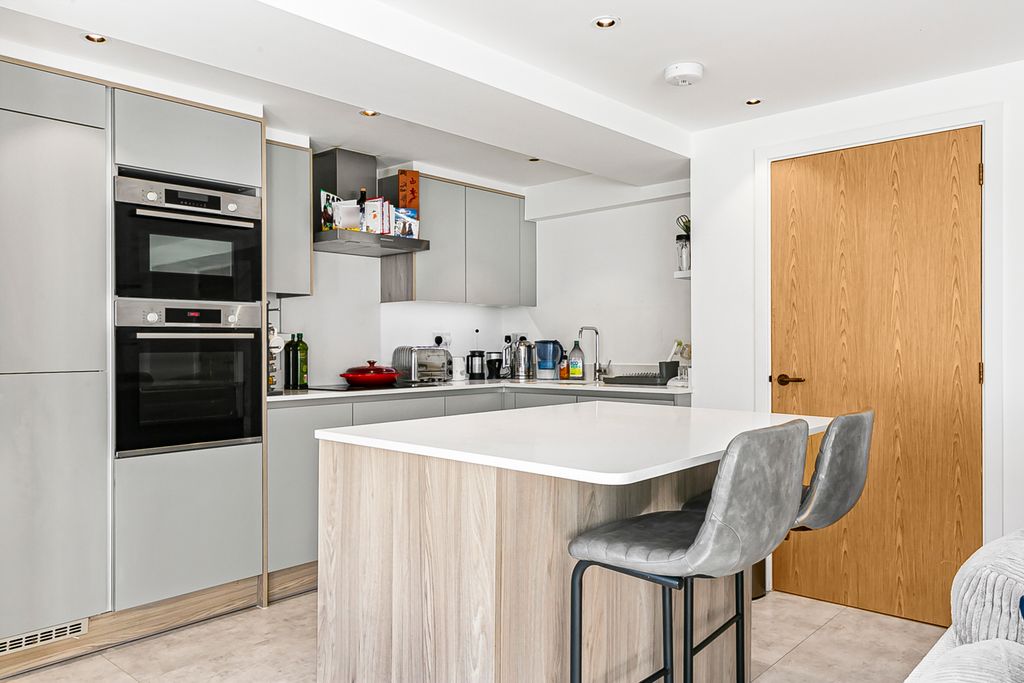 Property photo 3 of 12 Kitchen