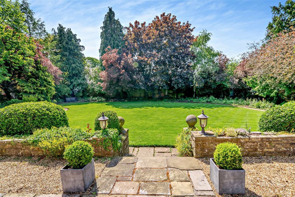 Property photo 2 of 29 Gardens