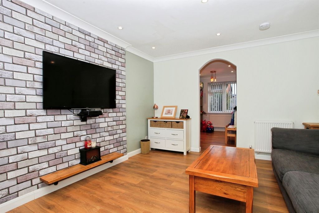 Property photo 3 of 17