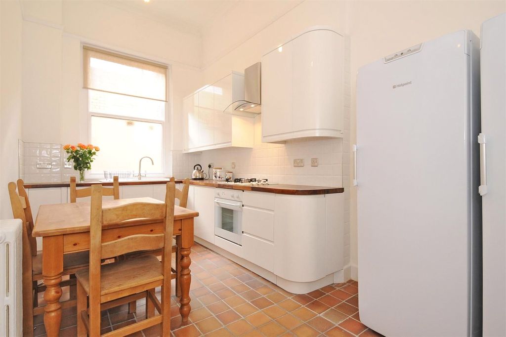 Property photo 2 of 11 Kitchen