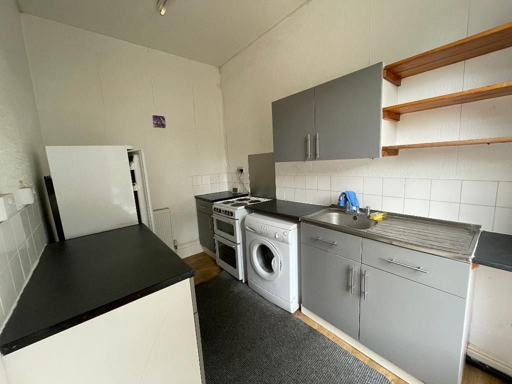 Property photo 2 of 7 Kitchen