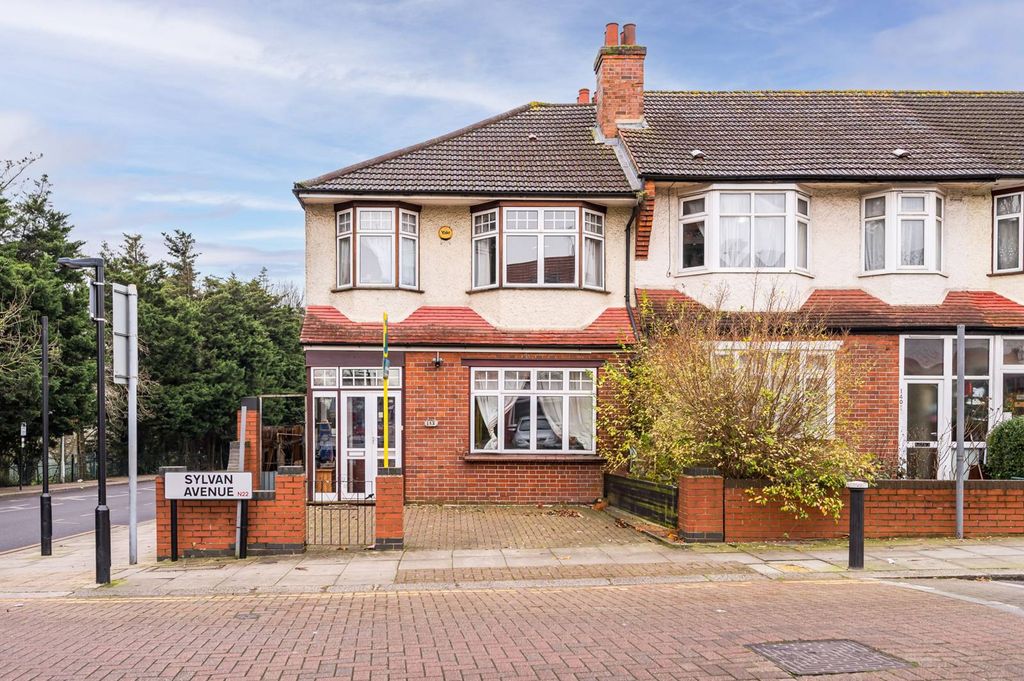 Property photo 1 of 11
