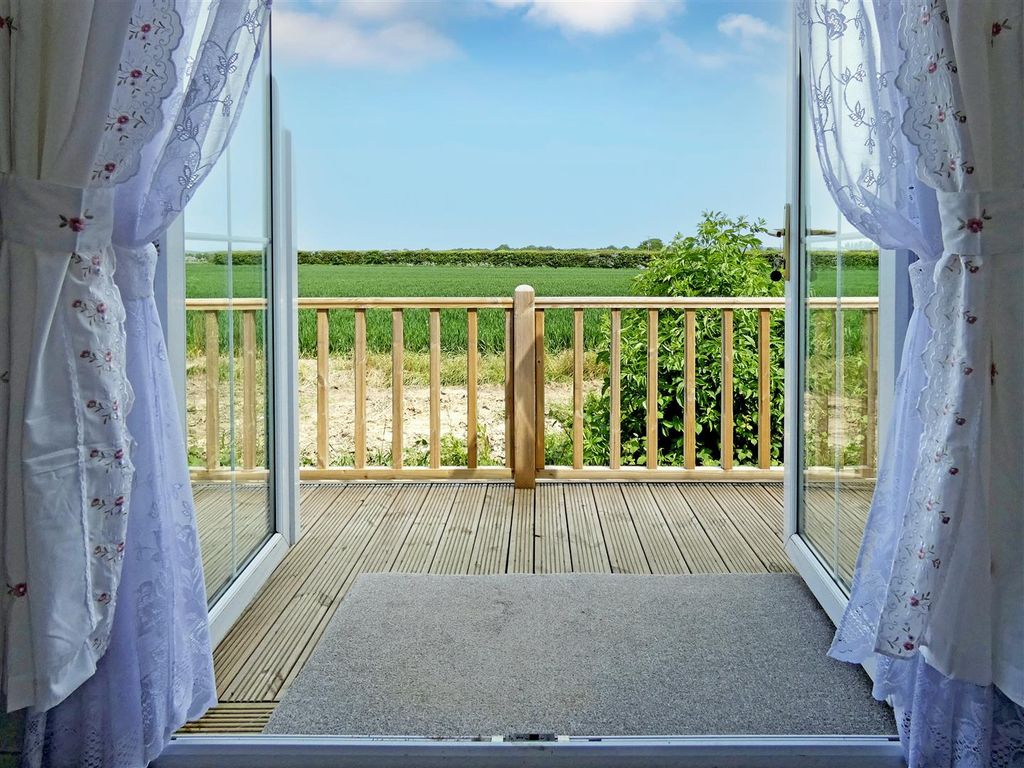 Property photo 2 of 15 P1040430.Jpg