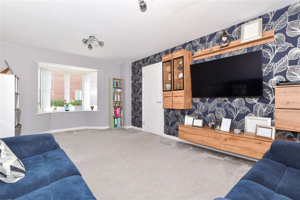 Property photo 2 of 15 Lounge