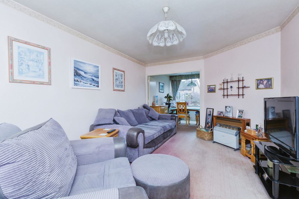 Property photo 2 of 17 Lounge