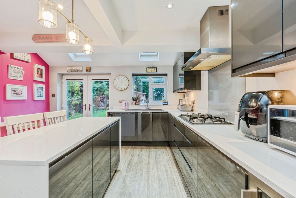 Property photo 2 of 18 Pbox-Img.Jpg