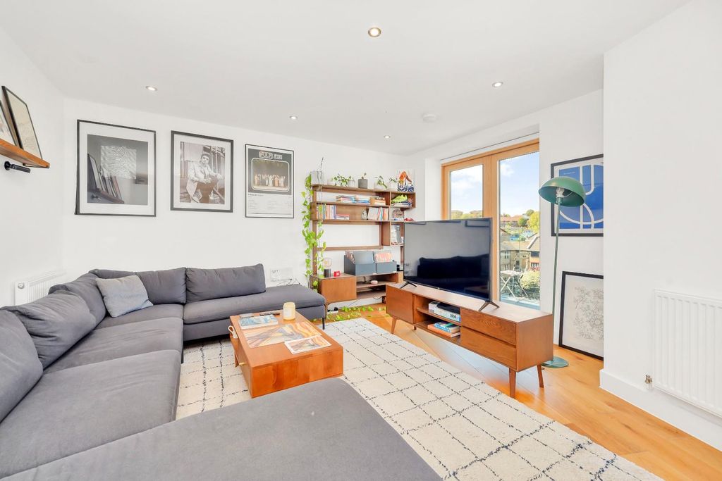 Property photo 2 of 16 F.Jpg