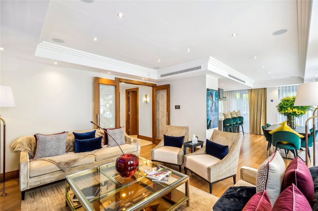 Property photo 3 of 24 Reception