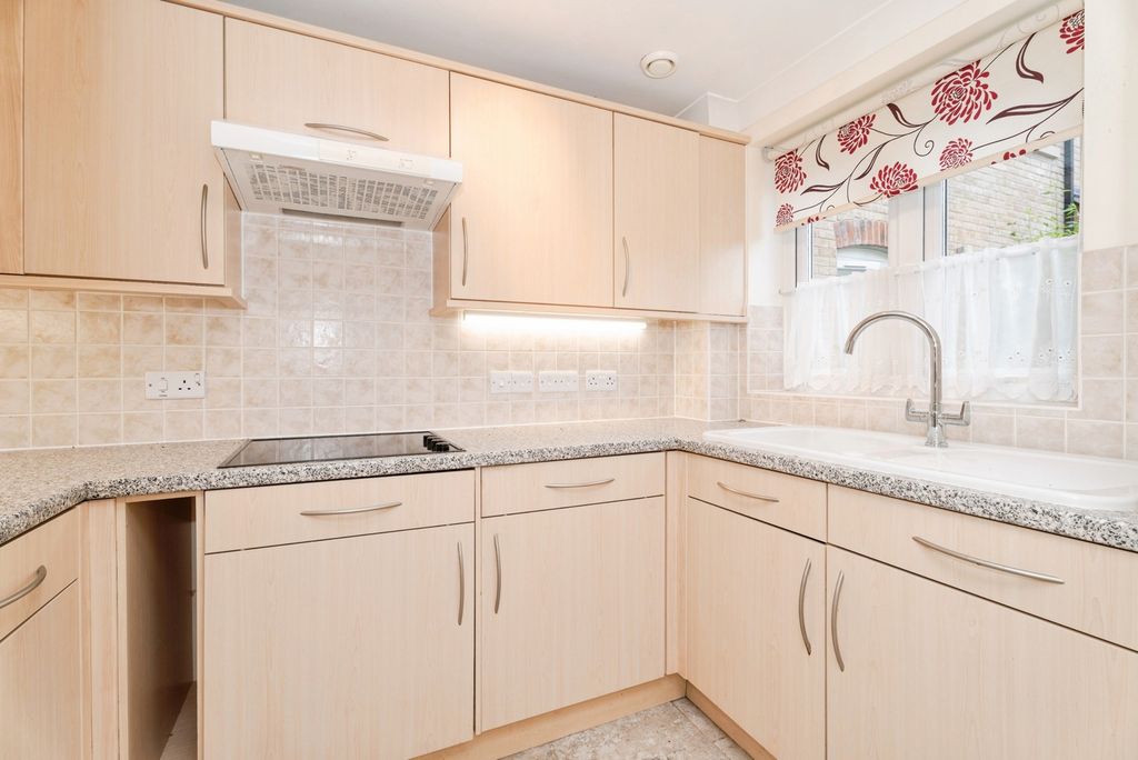 Property photo 2 of 12 Kitchen