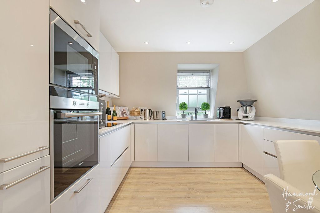 Additional image 6 of 2 bed flat for saleHemnall Street, Epping CM16